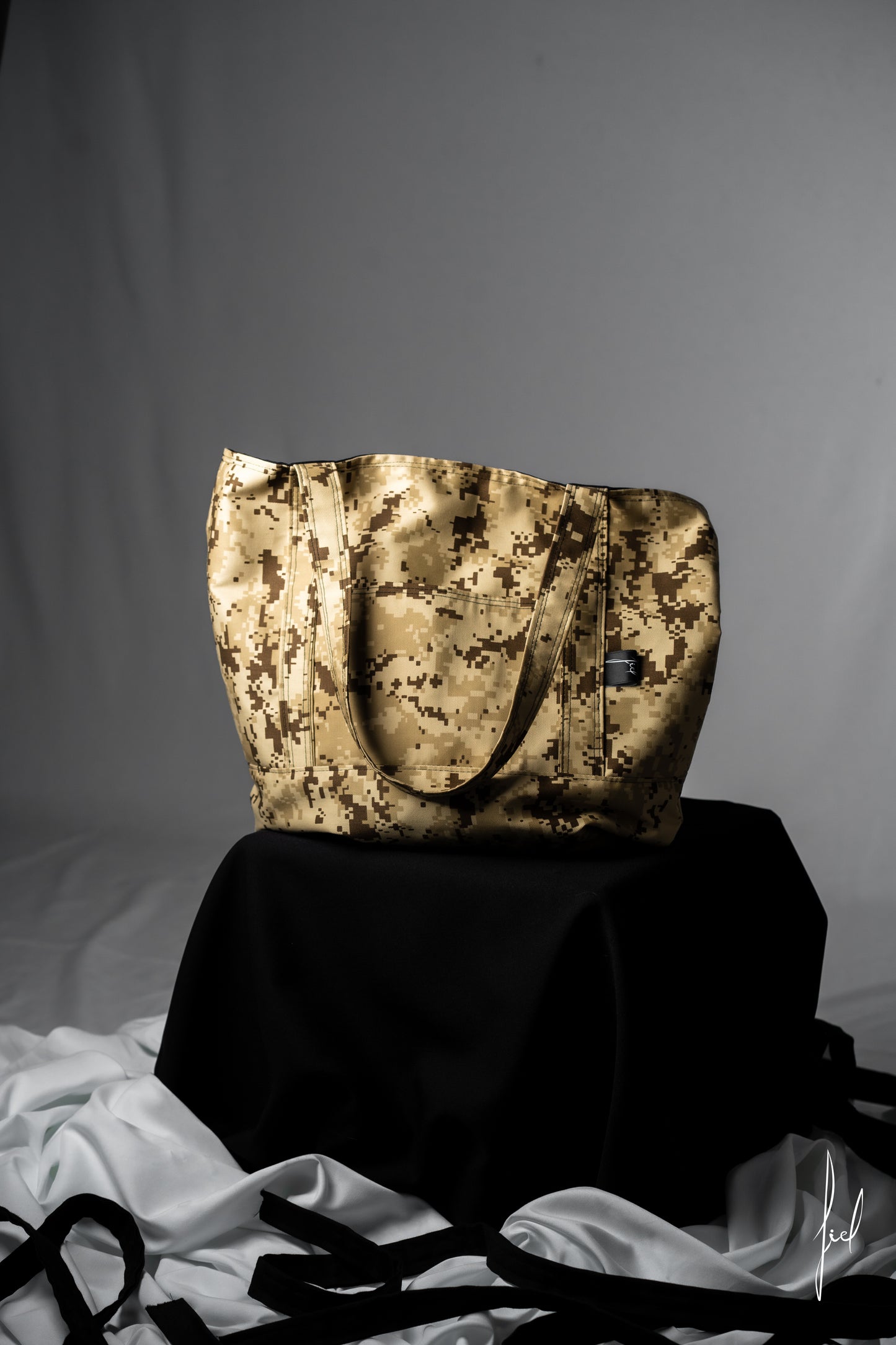 FIEL Bag “SAND”